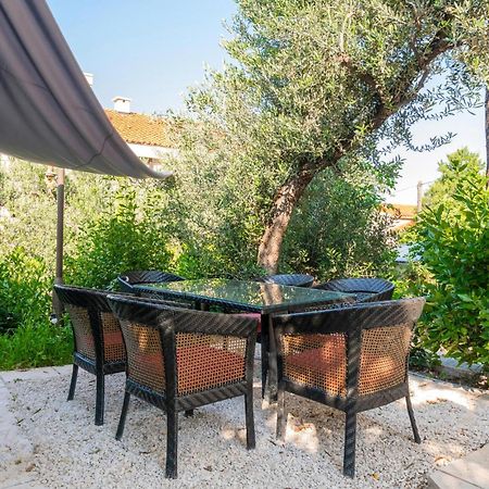 Awesome Apartment In Makarska With Wifi Екстер'єр фото