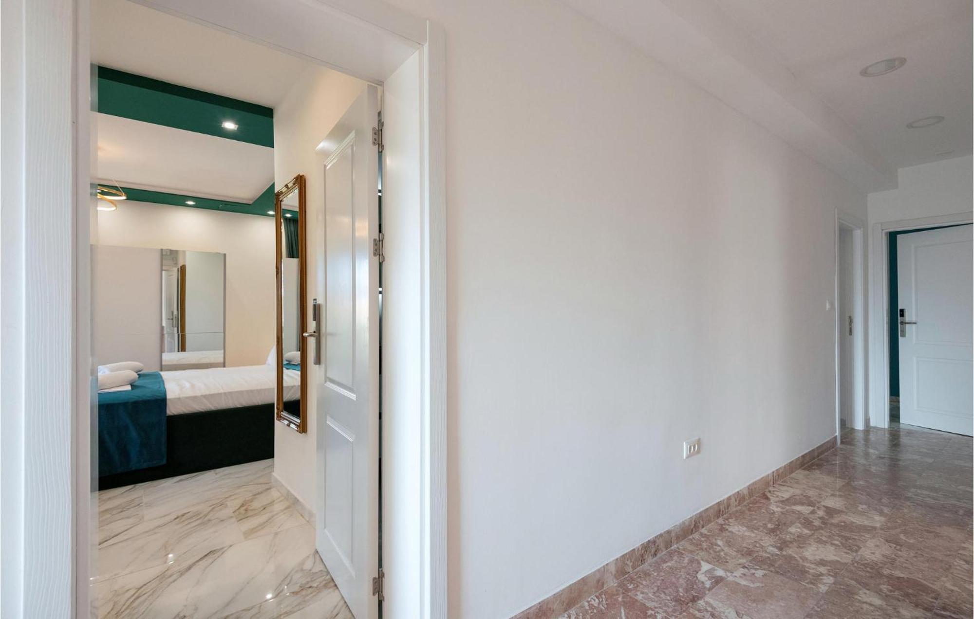 Awesome Apartment In Makarska With Wifi Екстер'єр фото