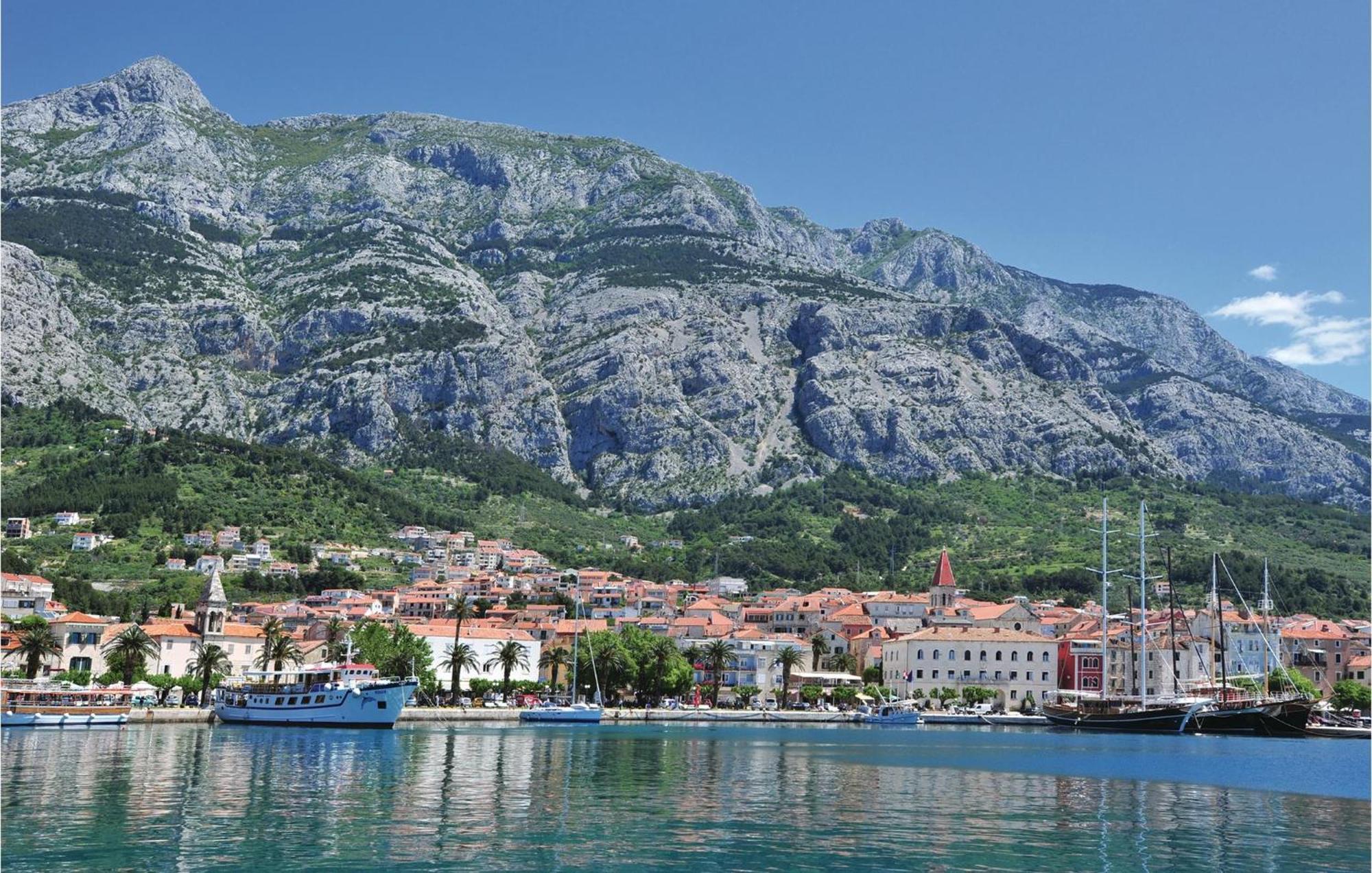Awesome Apartment In Makarska With Wifi Екстер'єр фото